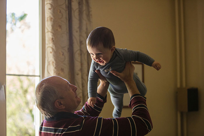 Dad Accused Of “Robbing” Kids Of Inheritance As They Refuse To Follow Traditions, The Internet Takes His Side