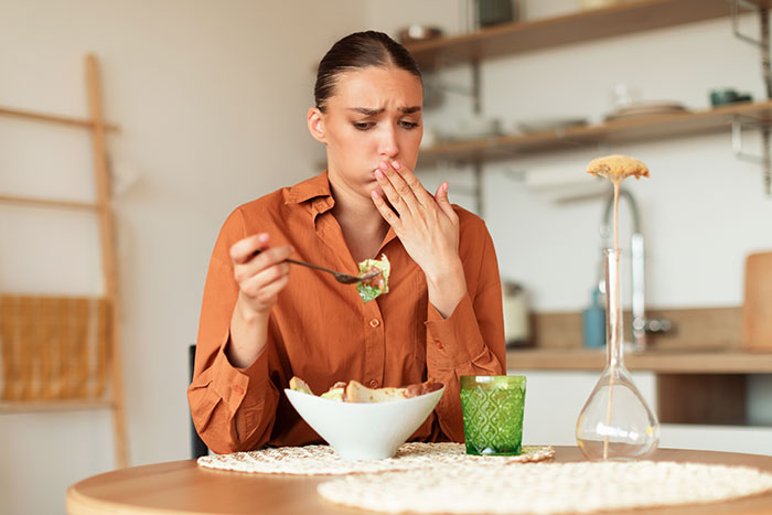 Woman&#8217;s Health Declines Every Time Her Boyfriend Brings Her Food, And Her Worst Suspicion Comes True