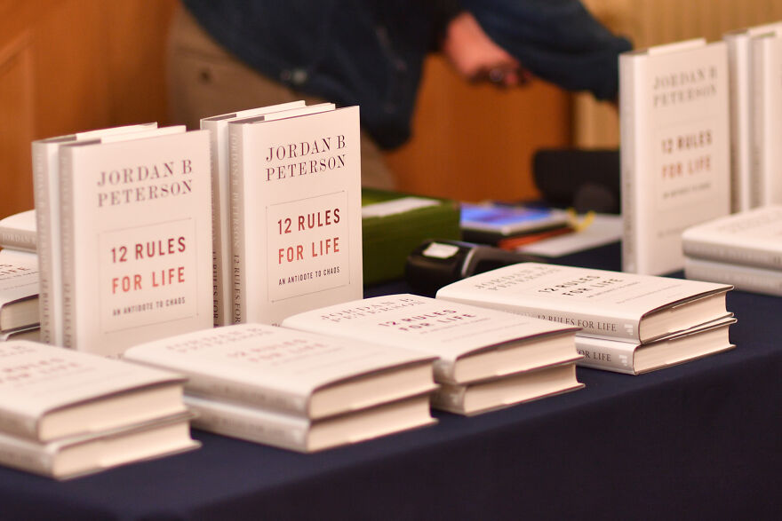 Jordan Peterson’s Net Worth Figures Reveal A Surprising Fortune Behind The Controversial Thinker