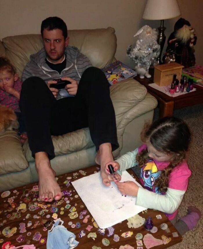 The Difference Between Moms And Dads Captured in These 58 Pics
