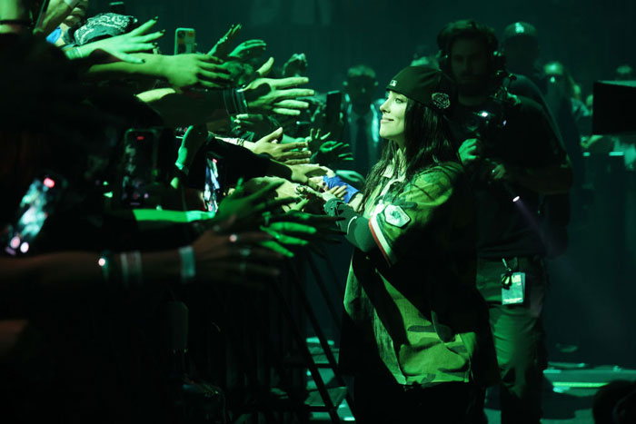 &#8220;That&#8217;s Disgusting&#8221;: Fans Outraged After Man Tries To Snatch Billie Eilish At Miami Concert