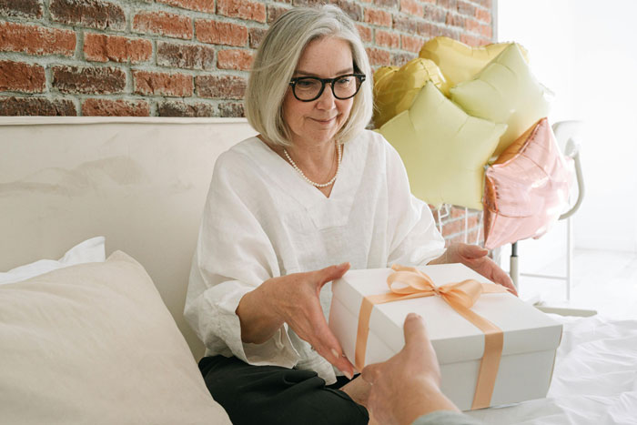 Eccentric Mom Gifts Minimalist Daughter Flashy Gifts, Mad When She Confesses She Hates Them All