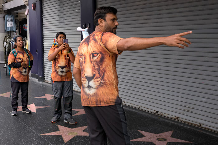 Photographer Shows The Funny, Awkward, And Totally Human Side Of City Life (60 Pics)