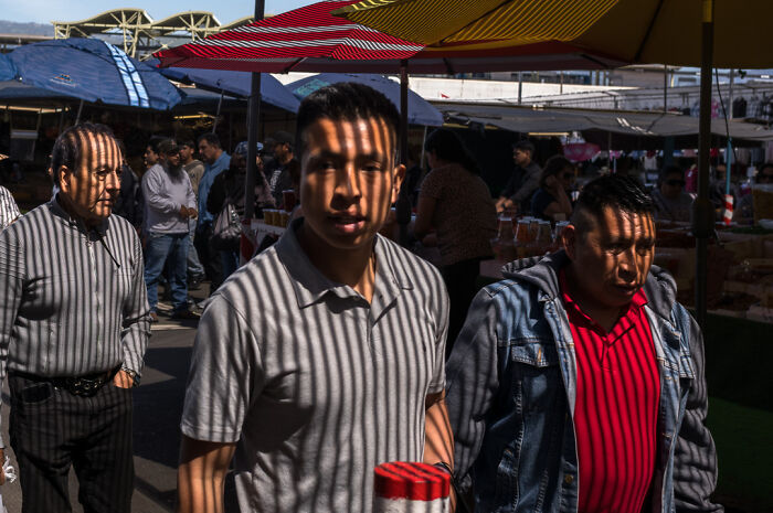 Photographer Shows The Funny, Awkward, And Totally Human Side Of City Life (60 Pics)