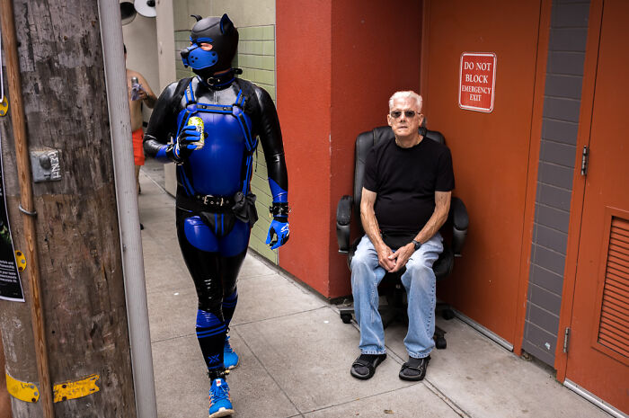 Photographer Shows The Funny, Awkward, And Totally Human Side Of City Life (60 Pics)