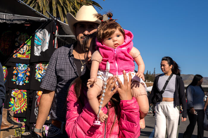 Photographer Shows The Funny, Awkward, And Totally Human Side Of City Life (60 Pics)