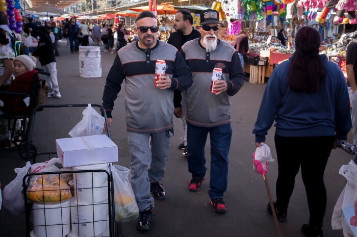 Photographer Shows The Funny, Awkward, And Totally Human Side Of City Life (60 Pics)