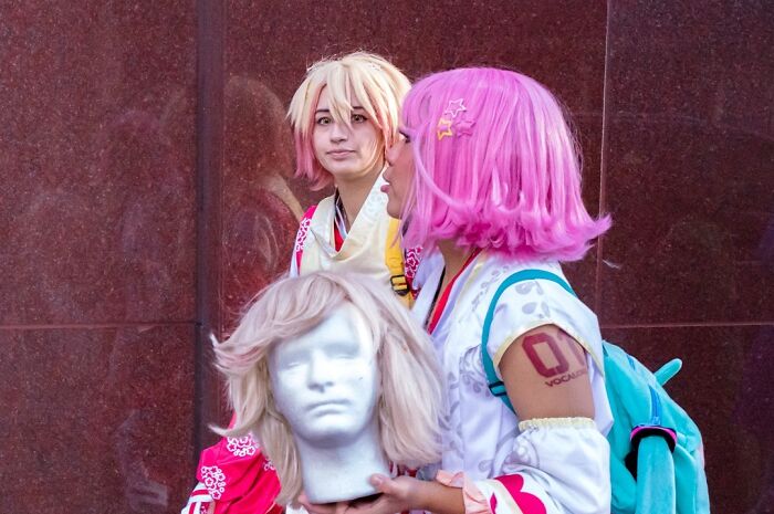 Photographer Shows The Funny, Awkward, And Totally Human Side Of City Life (60 Pics)