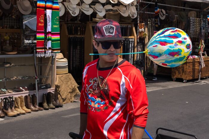 Photographer Shows The Funny, Awkward, And Totally Human Side Of City Life (60 Pics)