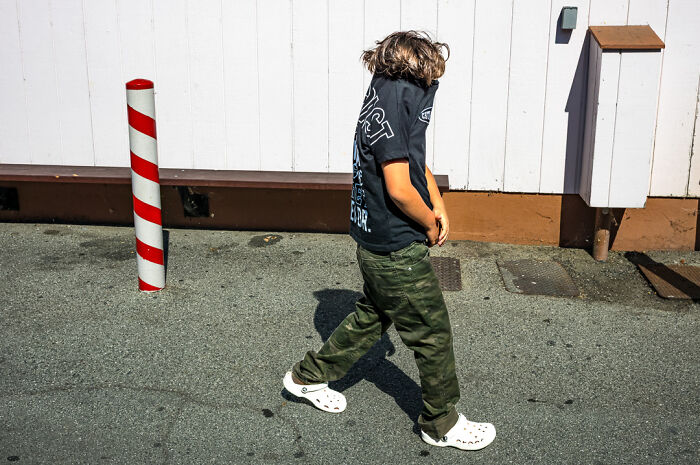 Photographer Shows The Funny, Awkward, And Totally Human Side Of City Life (60 Pics)