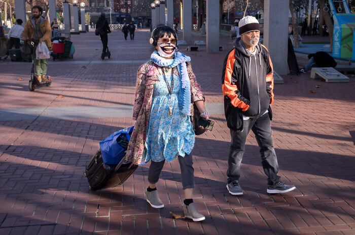 Photographer Shows The Funny, Awkward, And Totally Human Side Of City Life (60 Pics)