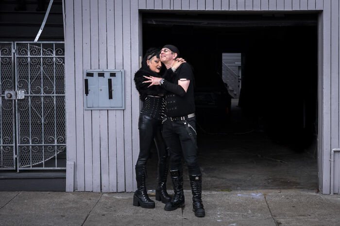 Photographer Shows The Funny, Awkward, And Totally Human Side Of City Life (60 Pics)