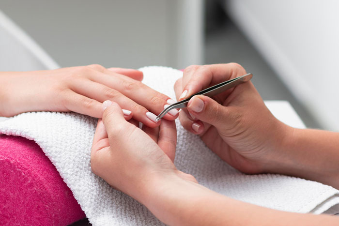 Entitled Mom Goes To Adults-Only Spa With Two Kids, Furious When They Are Not Allowed Inside