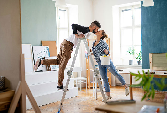 &#8220;He Thinks I&#8217;m Lying&#8221;: Guy Is Convinced He Took An Art Class With GF, She Has No Memory Of It