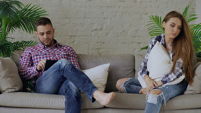 &#8220;He Thinks I&#8217;m Lying&#8221;: Guy Is Convinced He Took An Art Class With GF, She Has No Memory Of It