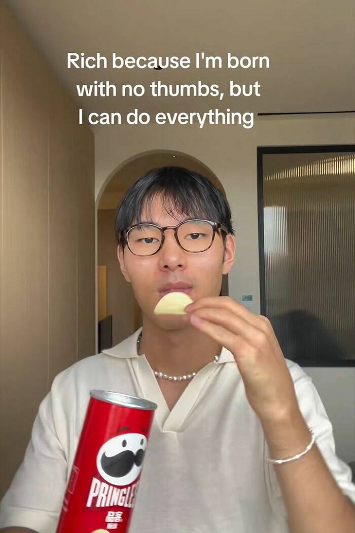 Thumbless Man Goes Mega Viral For His Ingenious Life Hacks That Stunned The Internet