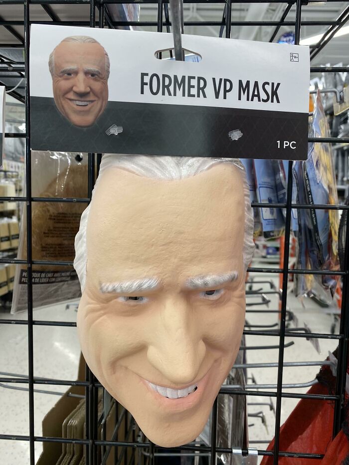 People Are Sharing 71 Of The Funniest Off-Brand Halloween Costumes They’ve Found (New Pics)