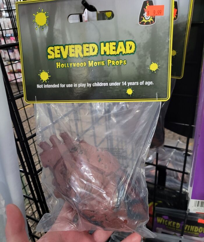 People Are Sharing 71 Of The Funniest Off-Brand Halloween Costumes They’ve Found (New Pics)