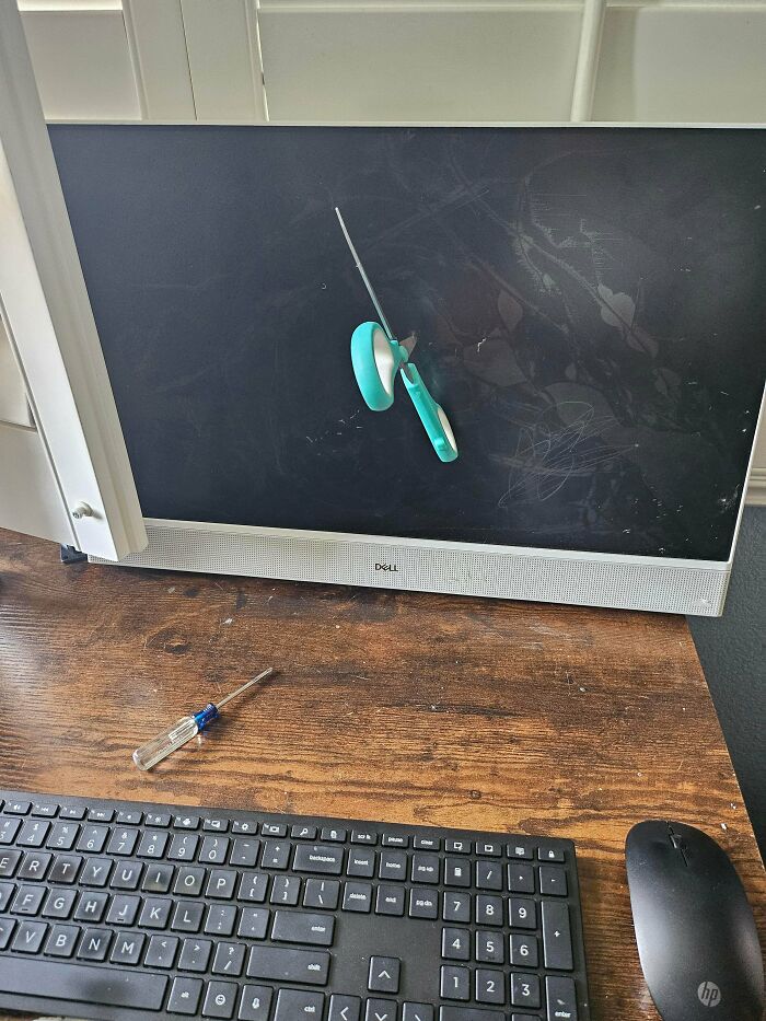 &#8220;Can I Solder It Back Together?&#8221;: 102 Painful Pics Of People Handling Electronics The Wrong Way