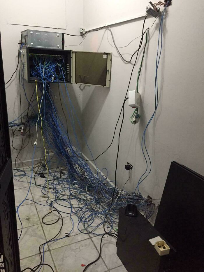 &#8220;Can I Solder It Back Together?&#8221;: 102 Painful Pics Of People Handling Electronics The Wrong Way
