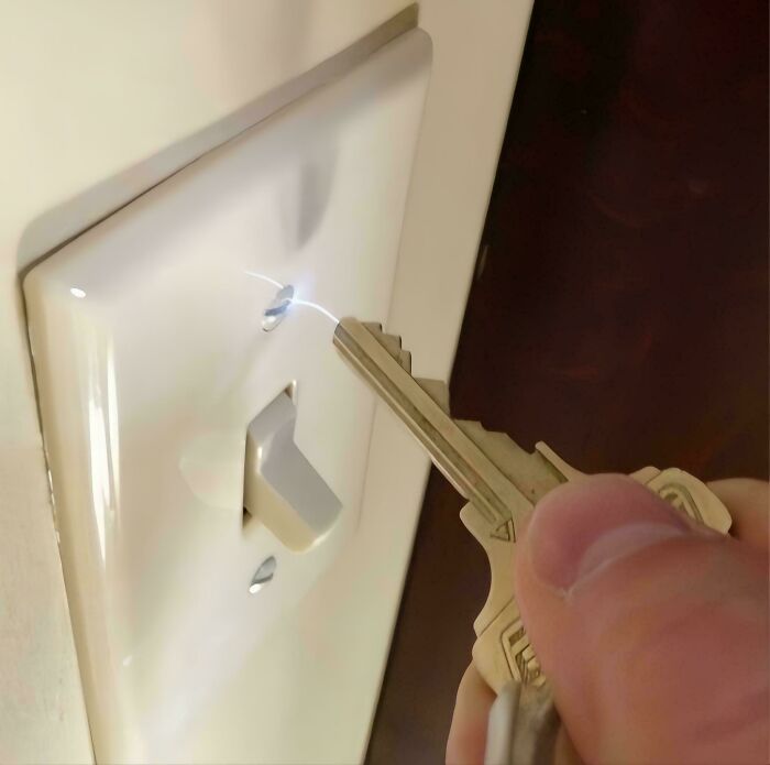&#8220;Can I Solder It Back Together?&#8221;: 102 Painful Pics Of People Handling Electronics The Wrong Way