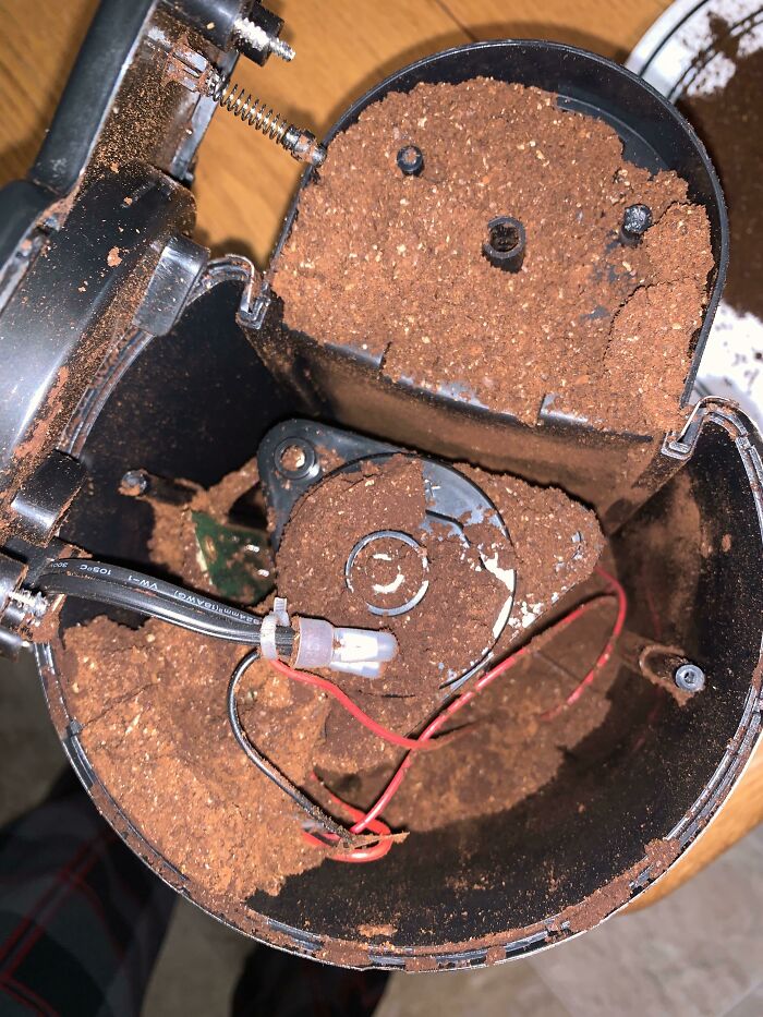 &#8220;Can I Solder It Back Together?&#8221;: 102 Painful Pics Of People Handling Electronics The Wrong Way