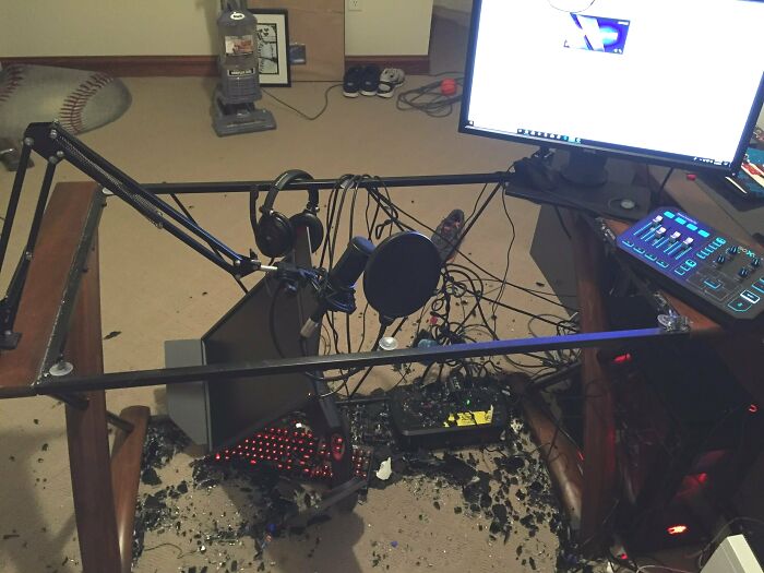 &#8220;Can I Solder It Back Together?&#8221;: 102 Painful Pics Of People Handling Electronics The Wrong Way