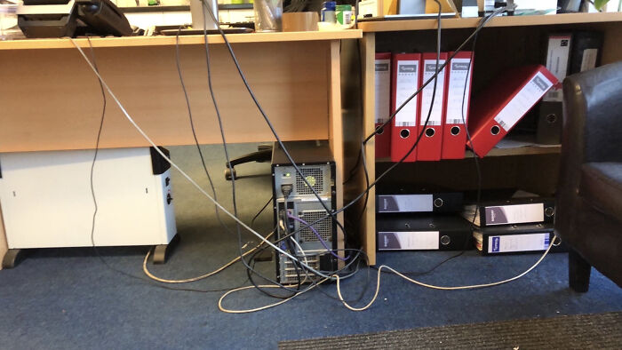 &#8220;Can I Solder It Back Together?&#8221;: 102 Painful Pics Of People Handling Electronics The Wrong Way