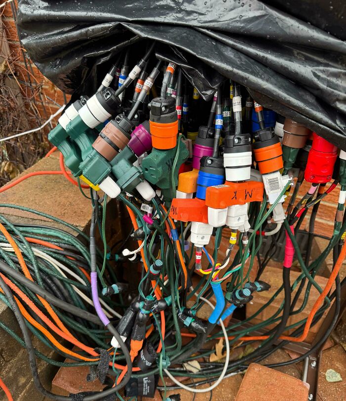 &#8220;Can I Solder It Back Together?&#8221;: 102 Painful Pics Of People Handling Electronics The Wrong Way