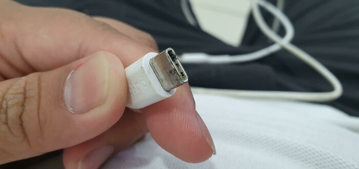 &#8220;Can I Solder It Back Together?&#8221;: 102 Painful Pics Of People Handling Electronics The Wrong Way