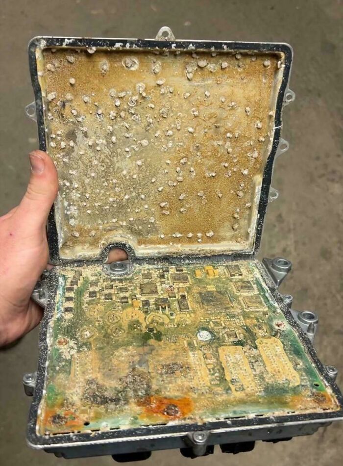 &#8220;Can I Solder It Back Together?&#8221;: 102 Painful Pics Of People Handling Electronics The Wrong Way