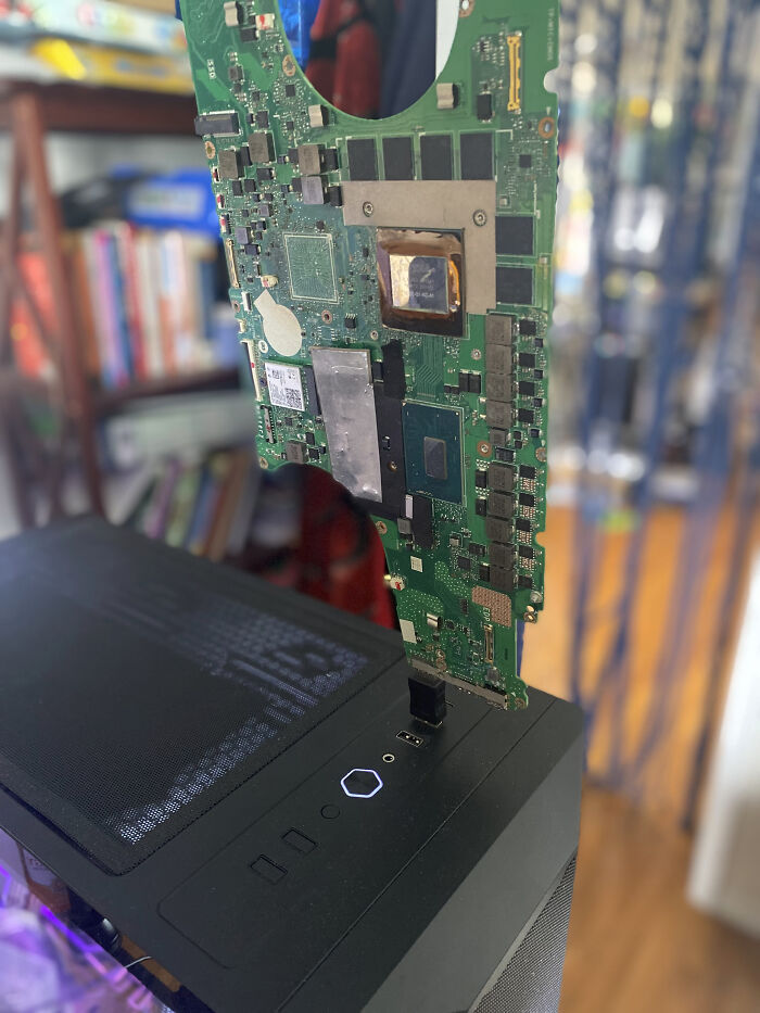 &#8220;Can I Solder It Back Together?&#8221;: 102 Painful Pics Of People Handling Electronics The Wrong Way