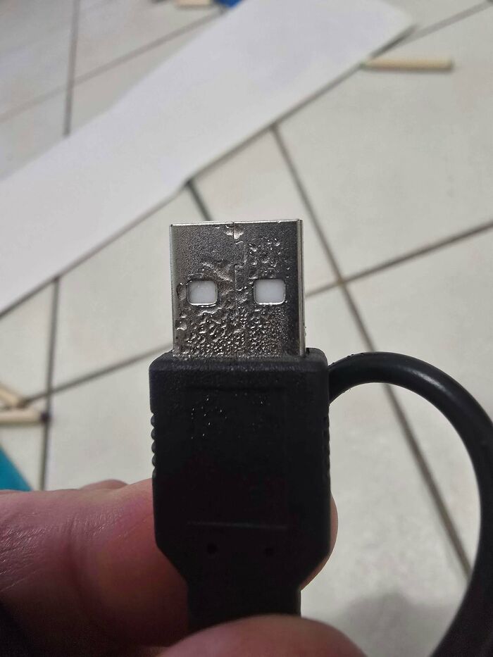 &#8220;Can I Solder It Back Together?&#8221;: 102 Painful Pics Of People Handling Electronics The Wrong Way