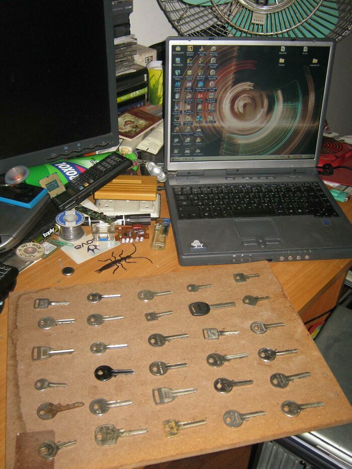&#8220;Can I Solder It Back Together?&#8221;: 102 Painful Pics Of People Handling Electronics The Wrong Way