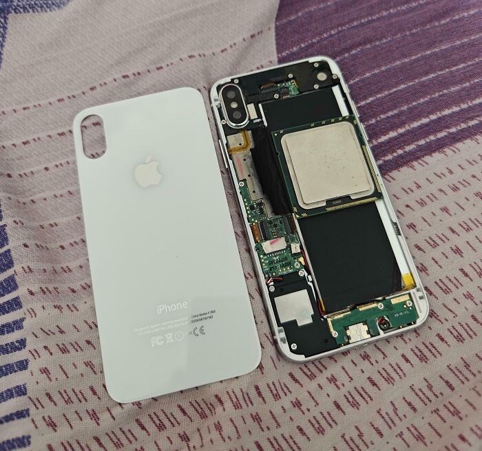 &#8220;Can I Solder It Back Together?&#8221;: 102 Painful Pics Of People Handling Electronics The Wrong Way