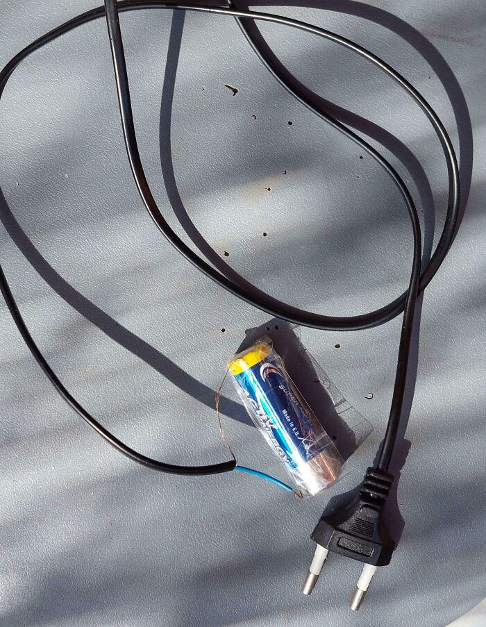 &#8220;Can I Solder It Back Together?&#8221;: 102 Painful Pics Of People Handling Electronics The Wrong Way