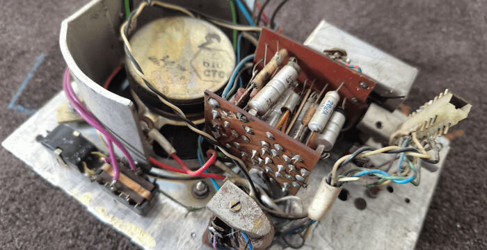 &#8220;Can I Solder It Back Together?&#8221;: 102 Painful Pics Of People Handling Electronics The Wrong Way