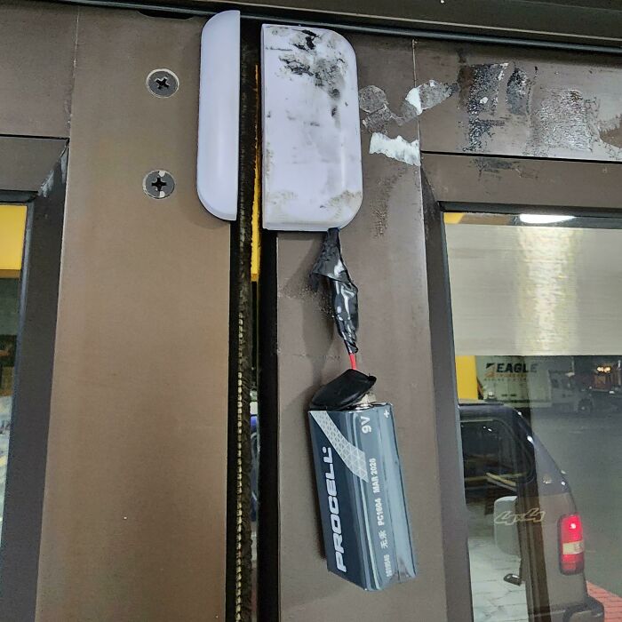 &#8220;Can I Solder It Back Together?&#8221;: 102 Painful Pics Of People Handling Electronics The Wrong Way