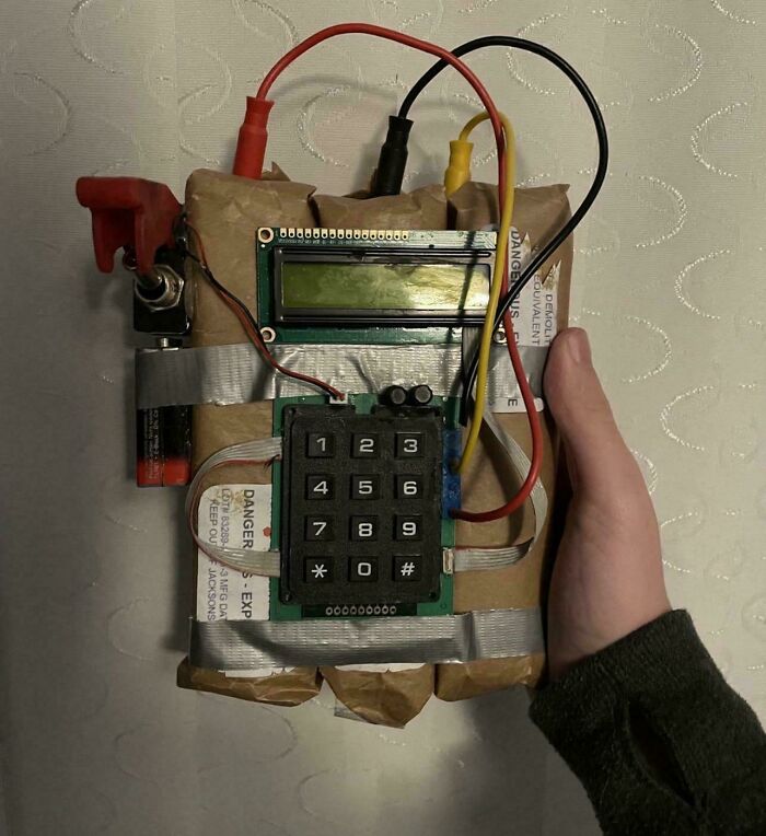 &#8220;Can I Solder It Back Together?&#8221;: 102 Painful Pics Of People Handling Electronics The Wrong Way
