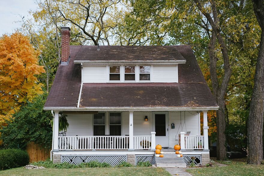 Hey Pandas, AITA For Selling My Dad’s Childhood Home Despite My Sister’s Pleas?