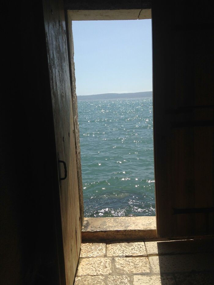 “Bro Lives In A Truman Show”: 81 Beautiful Yet Unnerving Liminal Spaces You Can’t Stop Looking At