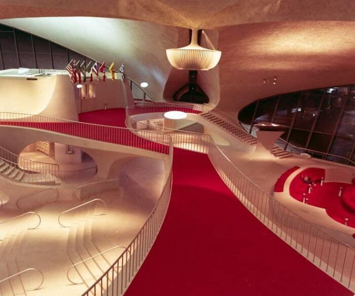 “Bro Lives In A Truman Show”: 81 Beautiful Yet Unnerving Liminal Spaces You Can’t Stop Looking At