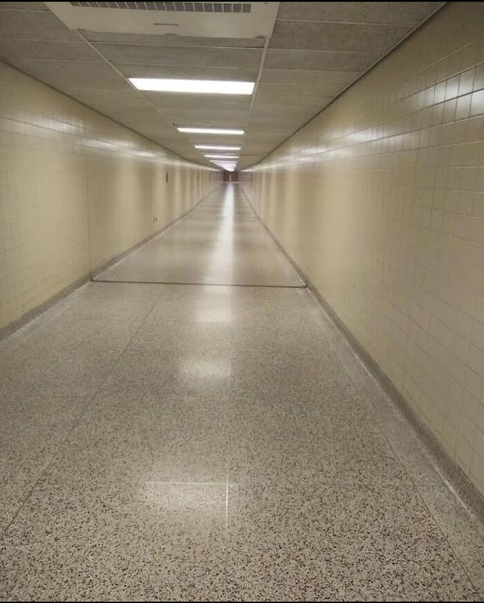 “Bro Lives In A Truman Show”: 81 Beautiful Yet Unnerving Liminal Spaces You Can’t Stop Looking At