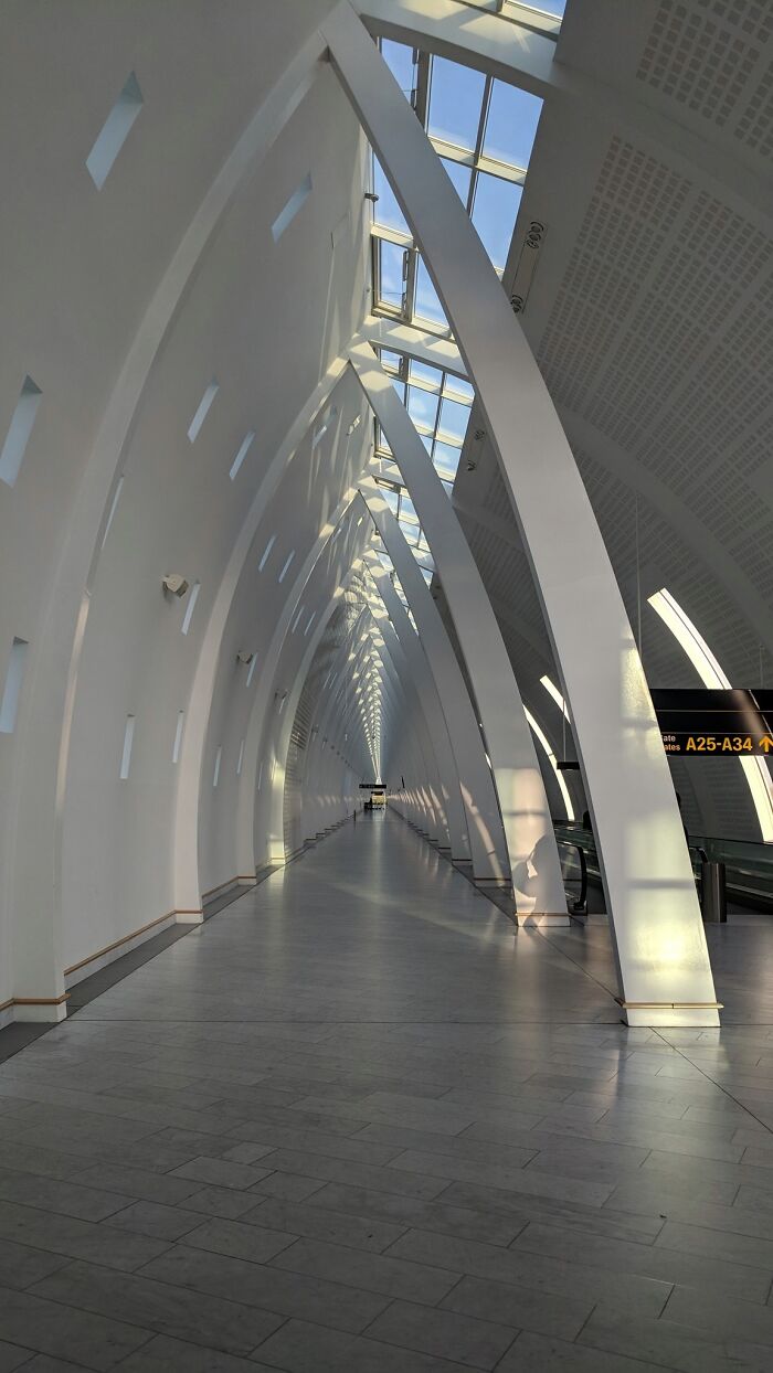 “Bro Lives In A Truman Show”: 81 Beautiful Yet Unnerving Liminal Spaces You Can’t Stop Looking At