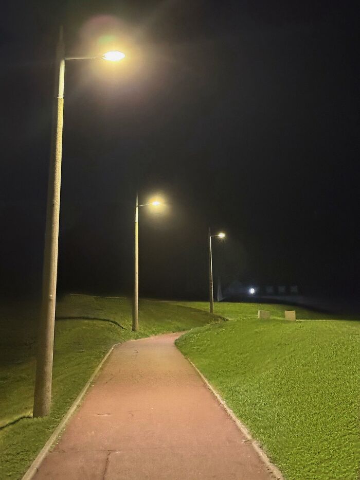 “Bro Lives In A Truman Show”: 81 Beautiful Yet Unnerving Liminal Spaces You Can’t Stop Looking At