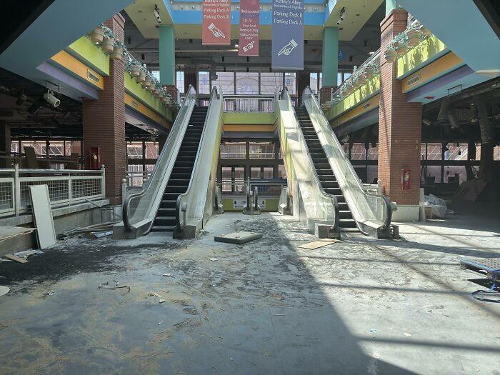 “Bro Lives In A Truman Show”: 81 Beautiful Yet Unnerving Liminal Spaces You Can’t Stop Looking At