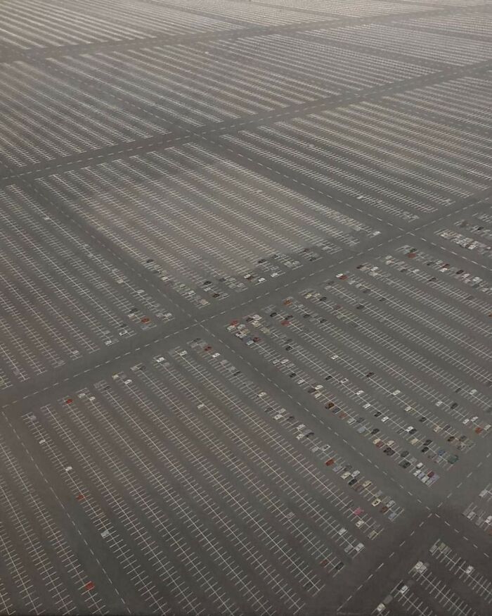 “Bro Lives In A Truman Show”: 81 Beautiful Yet Unnerving Liminal Spaces You Can’t Stop Looking At