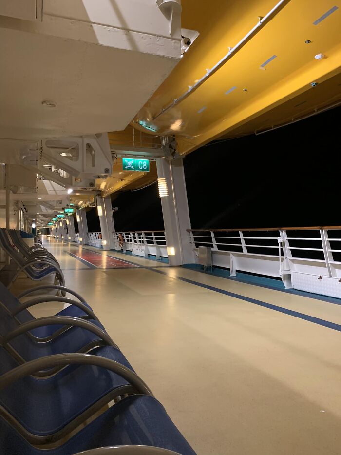 “Bro Lives In A Truman Show”: 81 Beautiful Yet Unnerving Liminal Spaces You Can’t Stop Looking At
