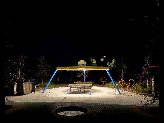 “Bro Lives In A Truman Show”: 81 Beautiful Yet Unnerving Liminal Spaces You Can’t Stop Looking At