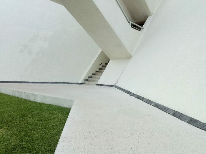 “Bro Lives In A Truman Show”: 81 Beautiful Yet Unnerving Liminal Spaces You Can’t Stop Looking At